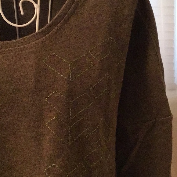 Top - Picture 2 of 3